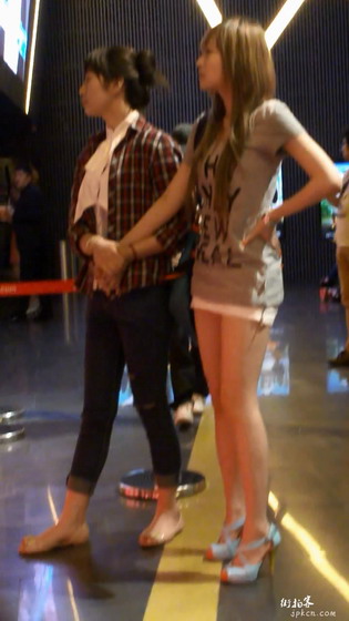 ��ɫ����ȹ��𪳤����Ů[MP4/88MB]