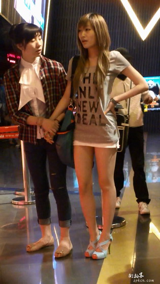 ��ɫ����ȹ��𪳤����Ů[MP4/88MB]