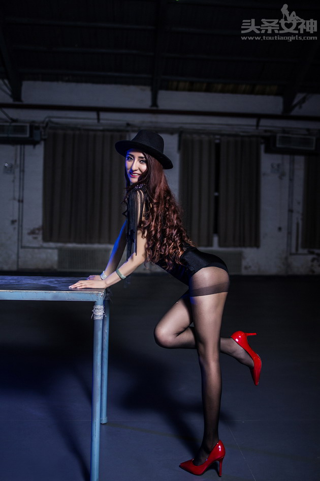 [ͷ��Ů��] 2016.09.18 No.136 ��ʿ��Ů��-���� [10P-6M]