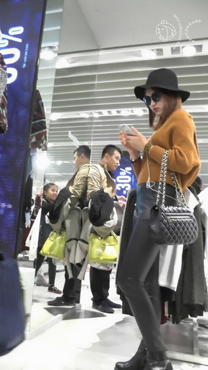 ��Ʒ����Ƥ�����δ���Ů���̳�[MP4-1.95G]