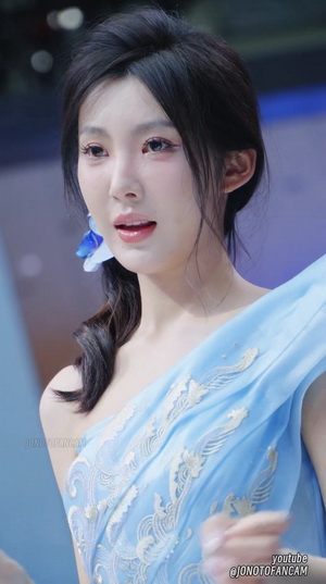 2024���ݳ�չ֮����ɫ����ɫ�߸�Ь��ʫ�ѵ���ģ��